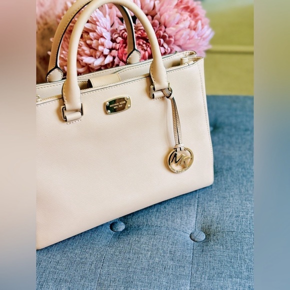 Michael Kors Kellen Medium Satchel - Picture 3 of 12